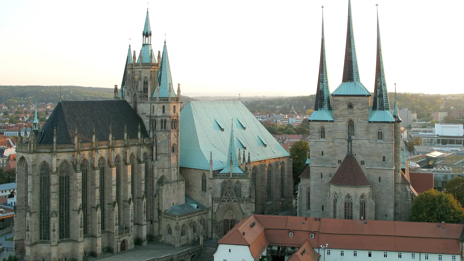 Erfurter Dom St. Marien und Severikirche über der Erfurter Altstadt