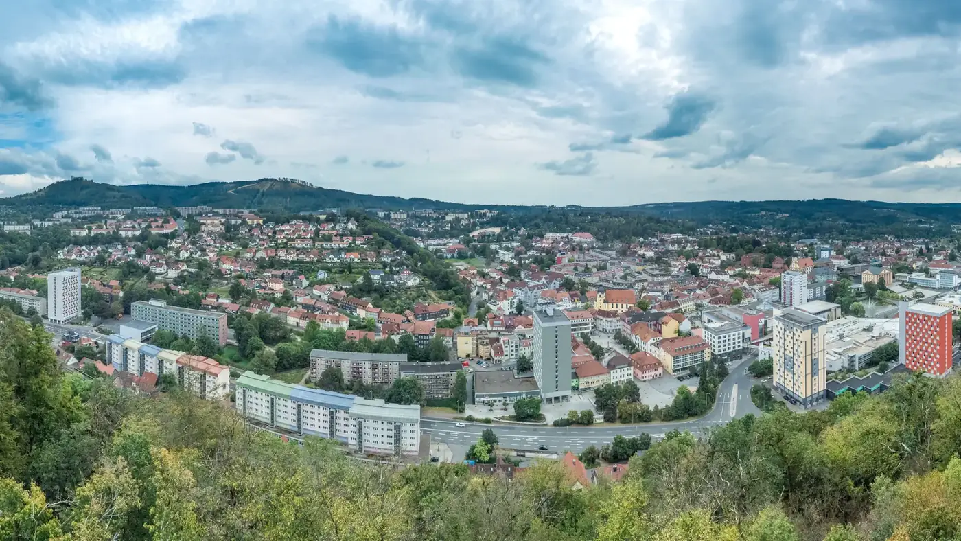 Panorama von Suhl am südlichen Rand des Thüringer Waldes